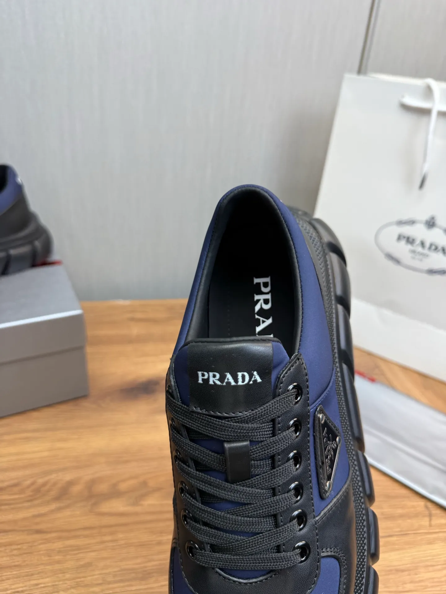 Men's shoes 💰580💰 [PRADA] Men's shoes are popular in the counter, official website is synchronized, 1 high-quality shipment ✔️Imported cowhide fabric + cowhide lining, 1🆚1 replica, original sole, 38-45 (45 customized, non-refundable)